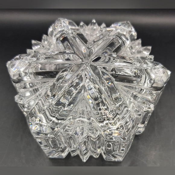 Crystal snowflake trinket box - Picture 2 of 7